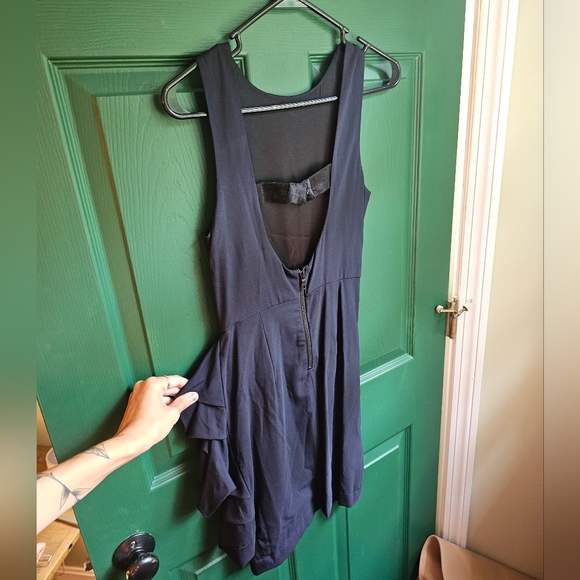 Alice + Olivia Ruffle Detail Dress - Picture 5 of 10